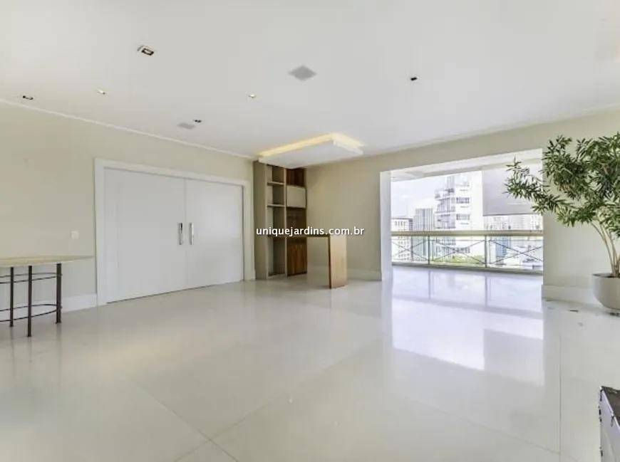 Apartamento à venda na Rua Professor Artur RamosJardim Europa - 999-apartamento-jardim-europa-sao-paulo-115241-0.jpg