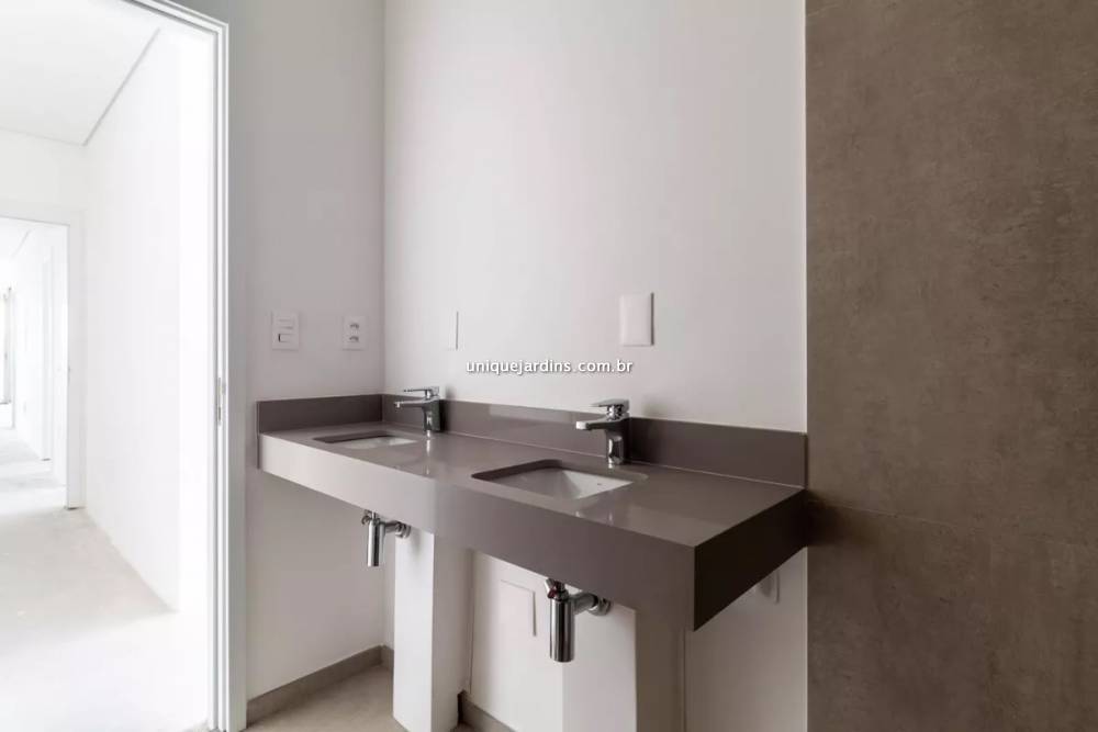 Apartamento à venda na Rua Jerônimo da VeigaItaim Bibi - 999-apartamento-itaim-bibi-sao-paulo-165659-3.jpg