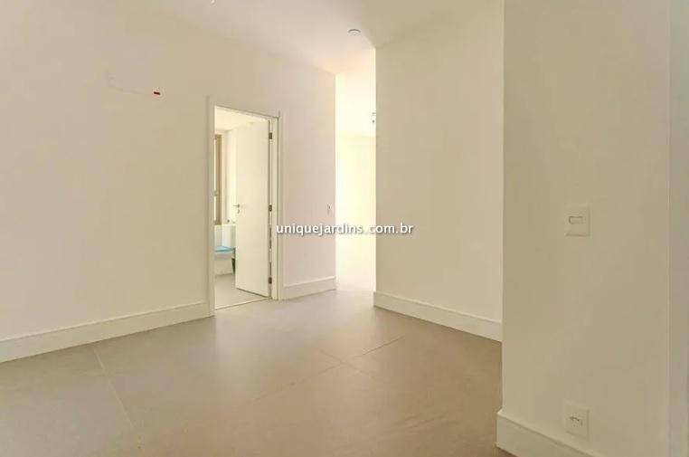 Apartamento à venda na Rua Afonso BrazVila Nova Conceição - 999-apartamento-vila-nova-conceicao-sao-paulo-124010-4.jpg