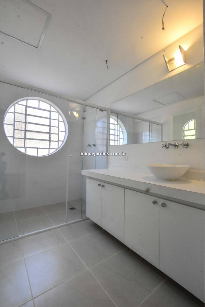 Casa Padrão para alugar na Rua SuéciaJardim Europa - 999-casa-padrao-jardim-europa-sao-paulo-151805-3.jpg