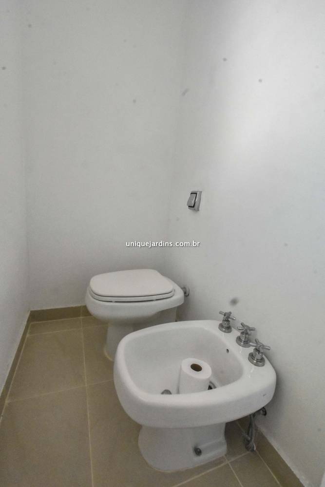Casa Padrão para alugar na Rua SuéciaJardim Europa - 999-casa-padrao-jardim-europa-sao-paulo-151806-5.jpg