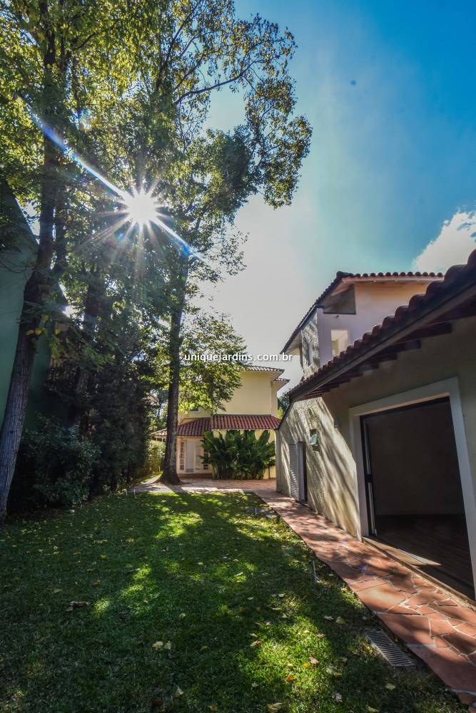 Casa Padrão para alugar na Rua SuéciaJardim Europa - 999-casa-padrao-jardim-europa-sao-paulo-151808-11.jpg