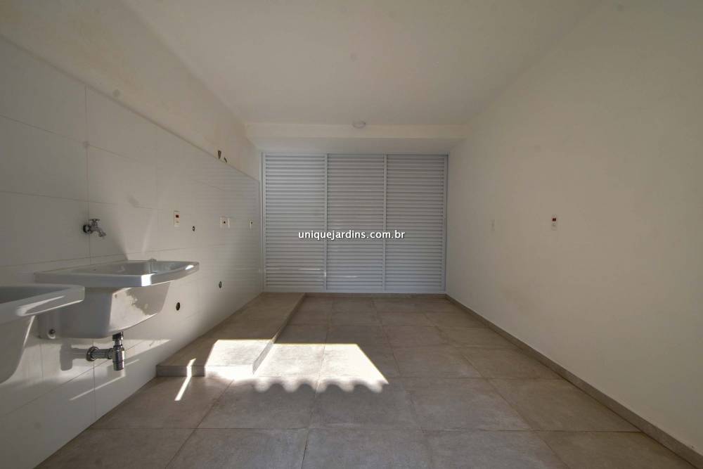 Casa Padrão para alugar na Rua SuéciaJardim Europa - 999-casa-padrao-jardim-europa-sao-paulo-151809-15.jpg
