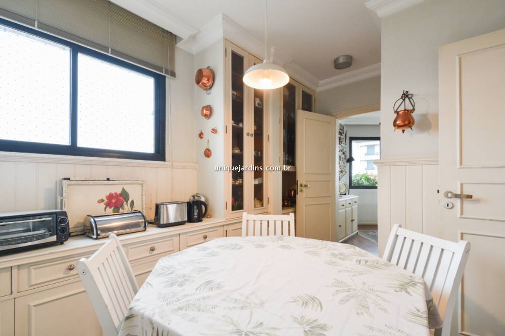 Apartamento à venda na Avenida ChibarásMoema - 999-apartamento-moema-sao-paulo-114712-3.jpg