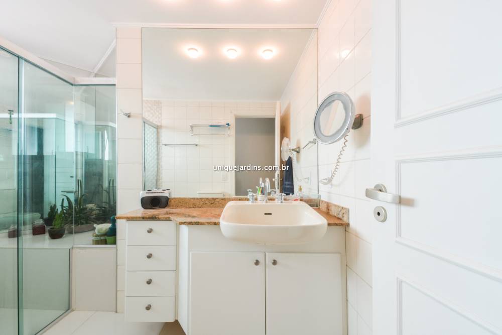 Apartamento à venda na Avenida ChibarásMoema - 999-apartamento-moema-sao-paulo-114713-7.jpg