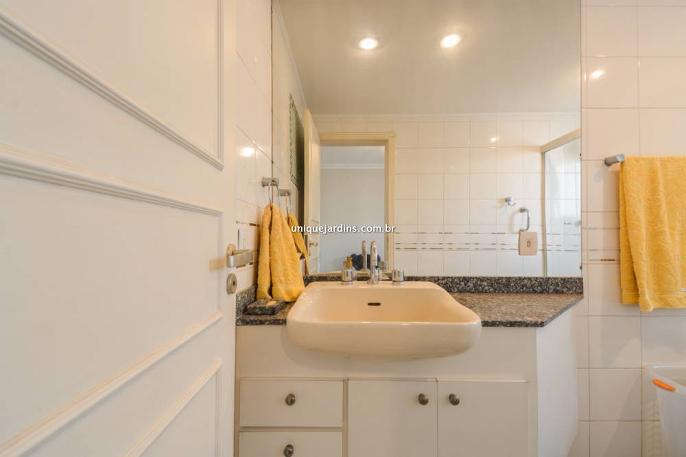 Apartamento à venda na Avenida ChibarásMoema - 999-apartamento-moema-sao-paulo-114751-0.jpg