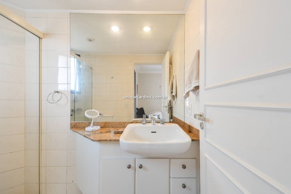 Apartamento à venda na Avenida ChibarásMoema - 999-apartamento-moema-sao-paulo-114751-1.jpg