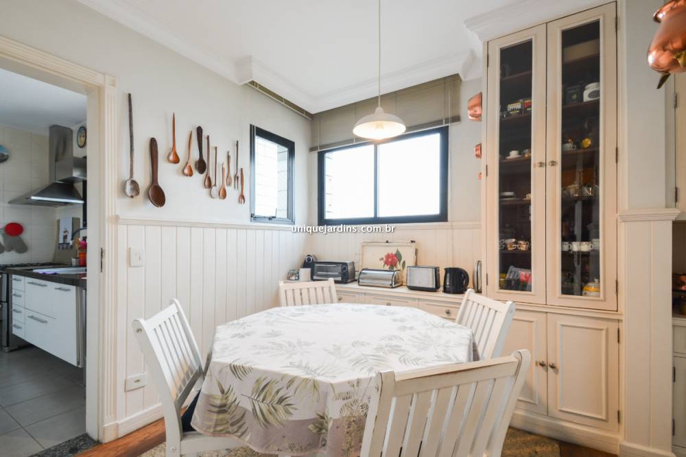 Apartamento à venda na Avenida ChibarásMoema - 999-apartamento-moema-sao-paulo-114752-2.jpg