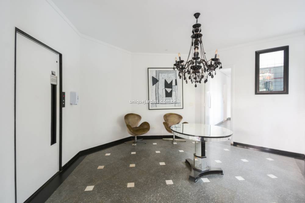 Apartamento à venda na Avenida ChibarásMoema - 999-apartamento-moema-sao-paulo-115037-1.jpg