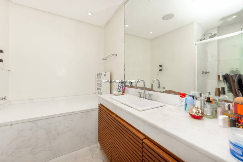 Apartamento à venda na Rua ItacemaItaim Bibi - 999-apartamento-itaim-bibi-sao-paulo-102352-0.jpg