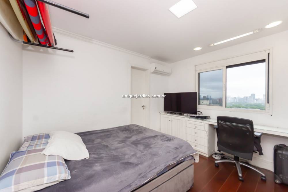 Apartamento à venda na Rua ItacemaItaim Bibi - 999-apartamento-itaim-bibi-sao-paulo-102353-5.jpg