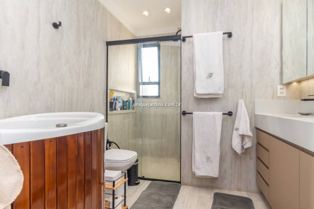 Apartamento à venda na Rua ItacemaItaim Bibi - 999-apartamento-itaim-bibi-sao-paulo-103526-13.jpg