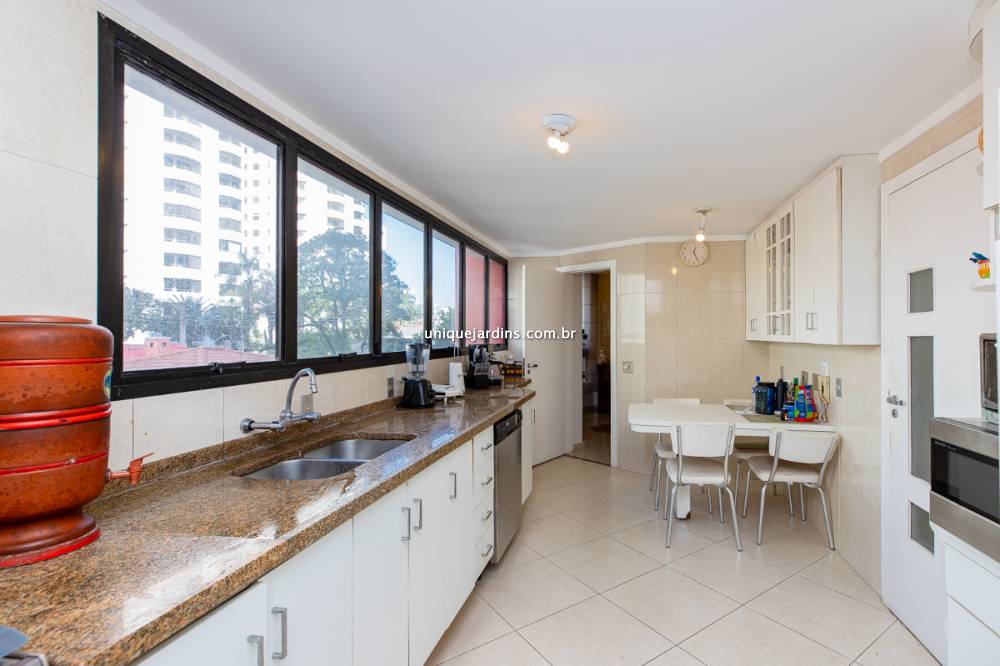 Apartamento à venda na Avenida RouxinolMoema - 999-apartamento-moema-sao-paulo-125609-0.jpg