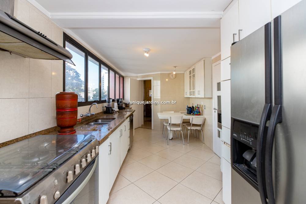 Apartamento à venda na Avenida RouxinolMoema - 999-apartamento-moema-sao-paulo-125609-2.jpg
