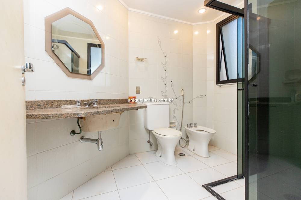 Apartamento à venda na Avenida RouxinolMoema - 999-apartamento-moema-sao-paulo-125611-11.jpg