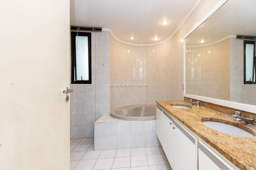 Apartamento à venda na Avenida RouxinolMoema - 999-apartamento-moema-sao-paulo-125611-15.jpg