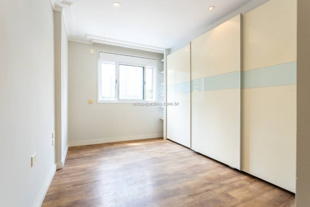 Apartamento à venda na Rua Jesuíno ArrudaItaim Bibi - 999-apartamento-itaim-bibi-sao-paulo-130029-10.jpg