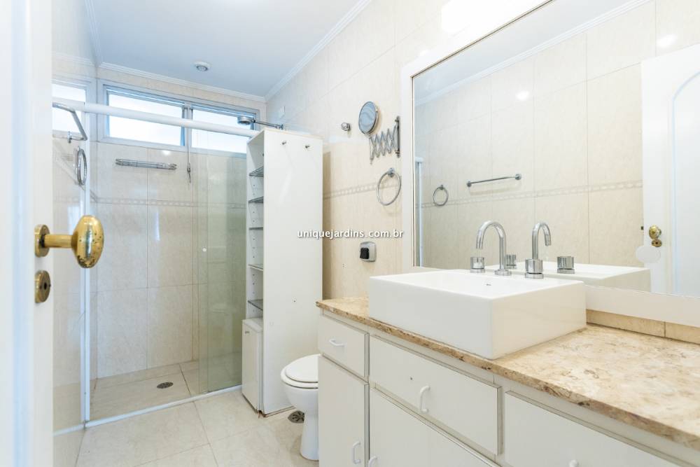 Apartamento à venda na Rua Jesuíno ArrudaItaim Bibi - 999-apartamento-itaim-bibi-sao-paulo-130030-18.jpg