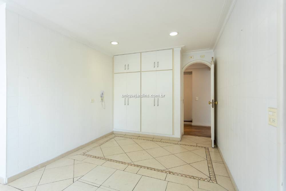 Apartamento à venda na Rua Jesuíno ArrudaItaim Bibi - 999-apartamento-itaim-bibi-sao-paulo-130206-9.jpg