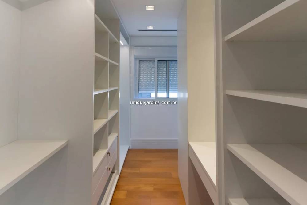 Apartamento à venda na Rua das FiandeirasVila Olímpia - 999-apartamento-vila-olimpia-sao-paulo-193036-0.jpg