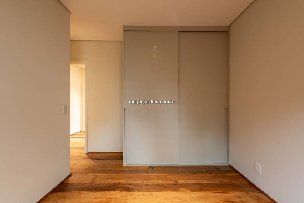 Apartamento à venda na Avenida JuritiMoema - 999-apartamento-moema-sao-paulo-140650-0.jpg