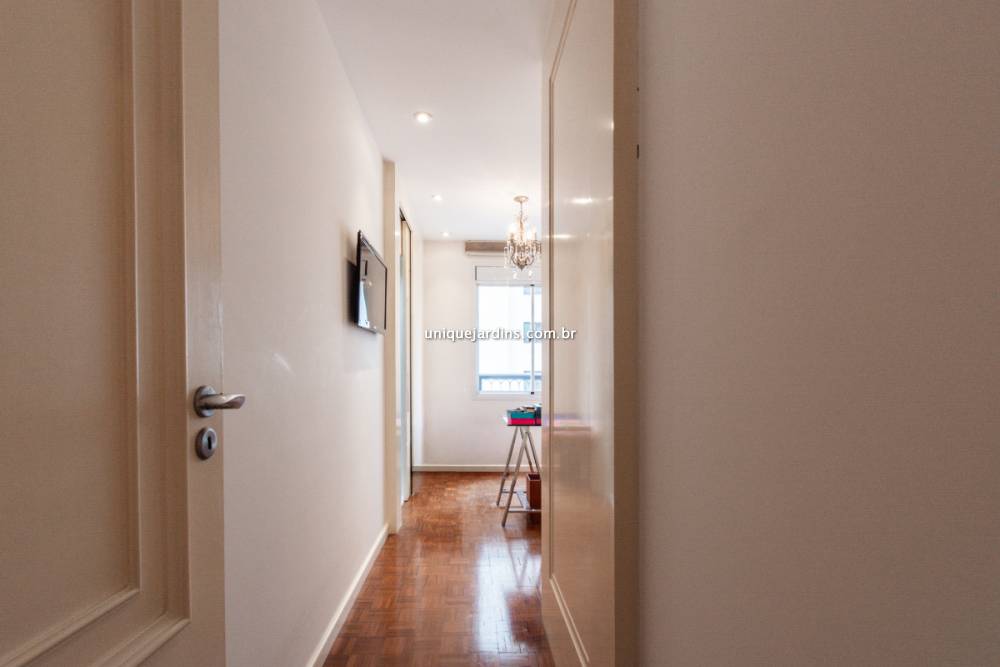 Apartamento à venda na Avenida JurucêMoema - 999-apartamento-moema-sao-paulo-142055-5.jpg
