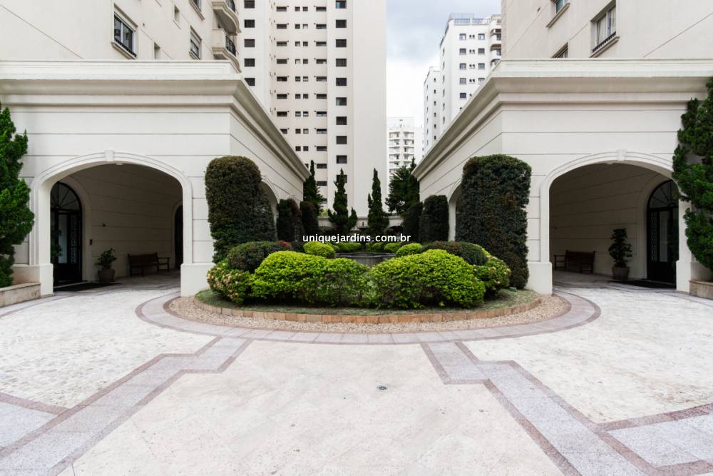 Apartamento à venda na Avenida JurucêMoema - 999-apartamento-moema-sao-paulo-142138-0.jpg