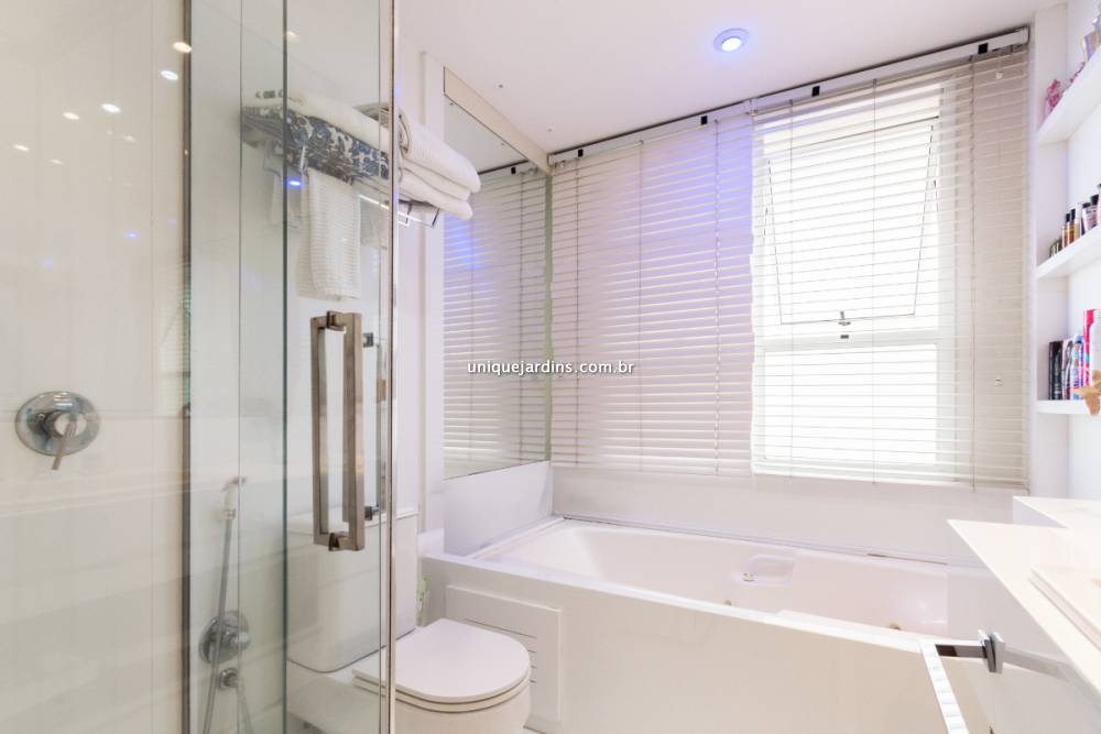 Apartamento à venda na Avenida JurucêMoema - apartamento-moema-sao-paulo-141946-18.jpg