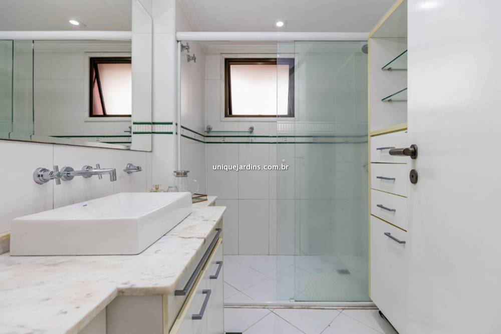 Apartamento à venda na Rua Comendador Miguel CalfatVila Nova Conceição - 999-apartamento-vila-nova-conceicao-sao-paulo-093016-16.jpg