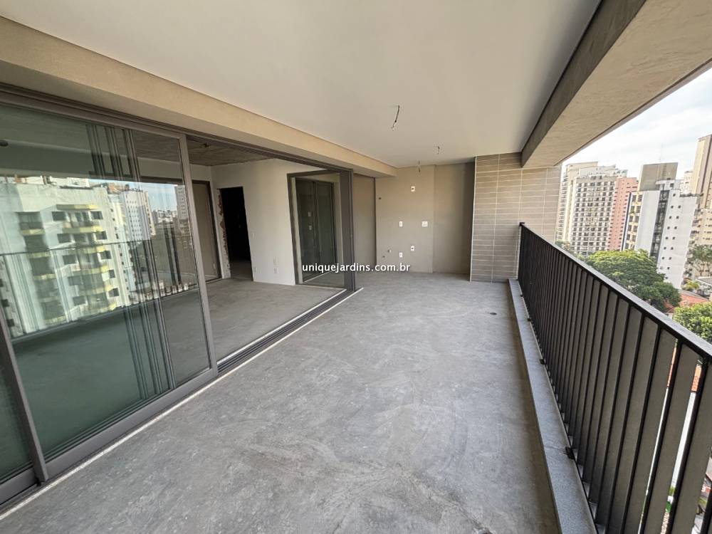 Apartamento à venda na Avenida MoemaMoema - 999-apartamento-moema-sao-paulo-102556-1.jpg