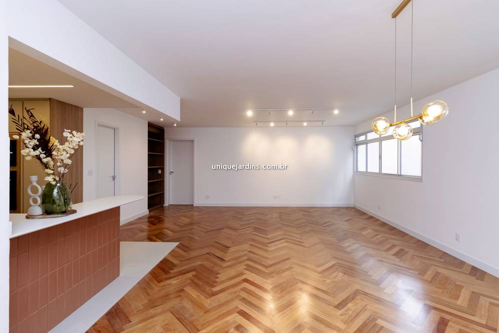 Apartamento à venda na Rua Pedroso AlvarengaItaim Bibi - 999-apartamento-itaim-bibi-sao-paulo-084256-1.jpg