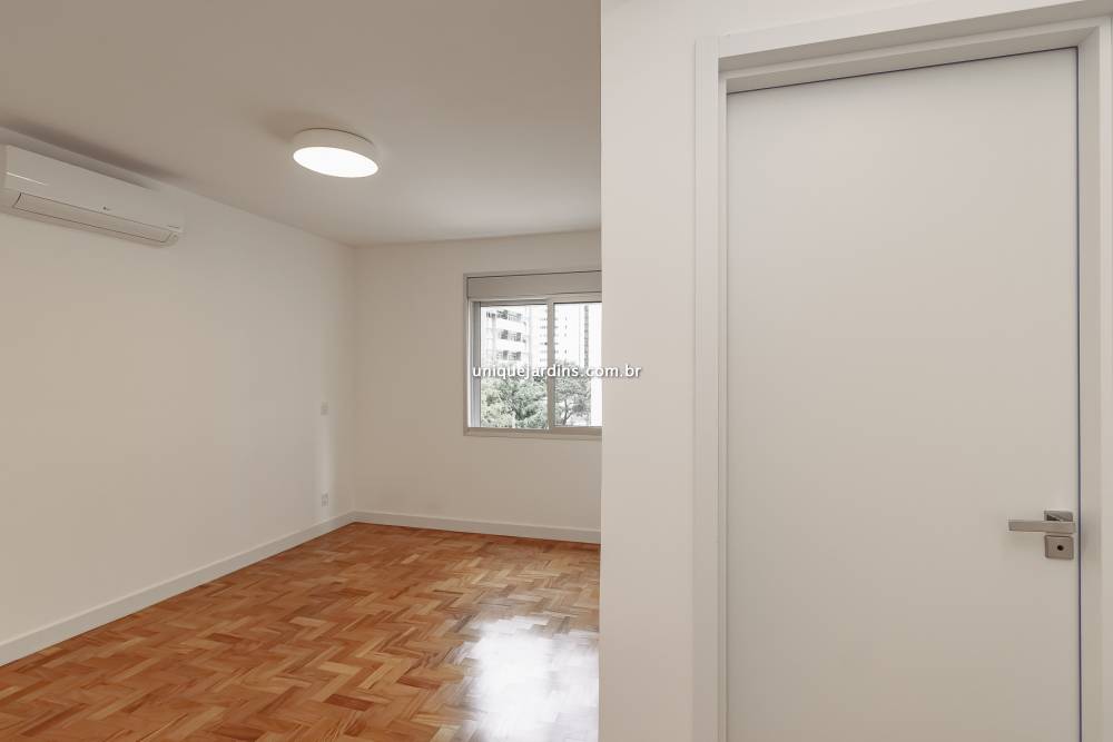 Apartamento à venda na Rua Pedroso AlvarengaItaim Bibi - apartamento-itaim-bibi-sao-paulo-084133-16.jpg