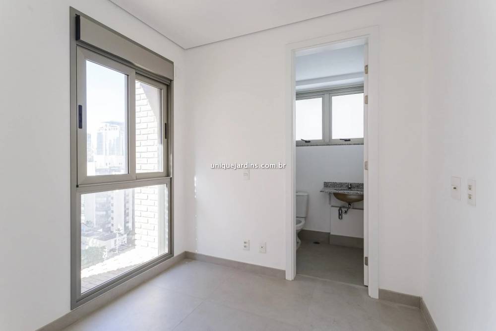 Apartamento à venda na Rua Leopoldo Couto de Magalhães JúniorItaim Bibi - 999-apartamento-itaim-bibi-sao-paulo-094403-1.jpg
