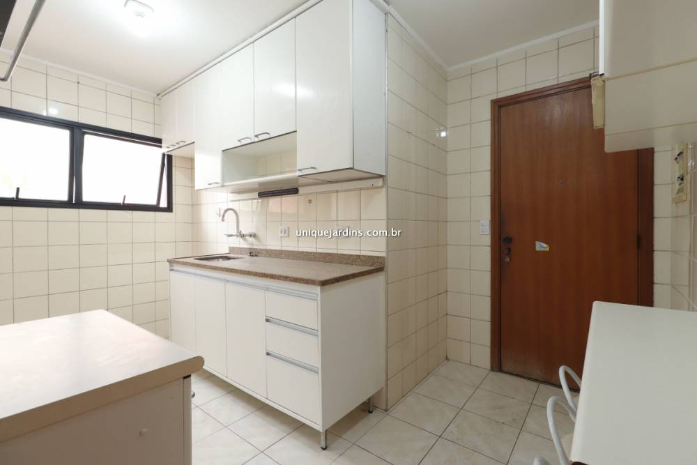 Apartamento à venda na Avenida Doutor Cardoso de MeloVila Olímpia - 999-apartamento-vila-olimpia-sao-paulo-210819-0.jpg