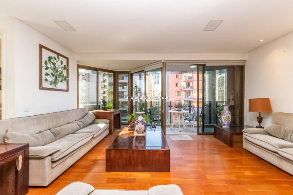 Apartamento à venda na Rua Jesuíno ArrudaItaim Bibi - 999-apartamento-itaim-bibi-sao-paulo-101009-1.jpg