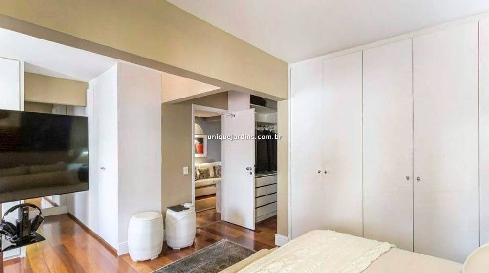 Apartamento à venda na Rua ItacemaItaim Bibi - 999-apartamento-itaim-bibi-sao-paulo-091212-3.jpg