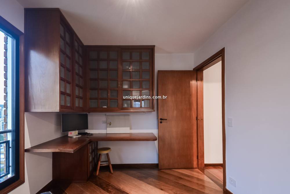 Apartamento à venda na Rua Silva CorreiaVila Nova Conceição - 999-apartamento-vila-nova-conceicao-sao-paulo-113123-0.jpg