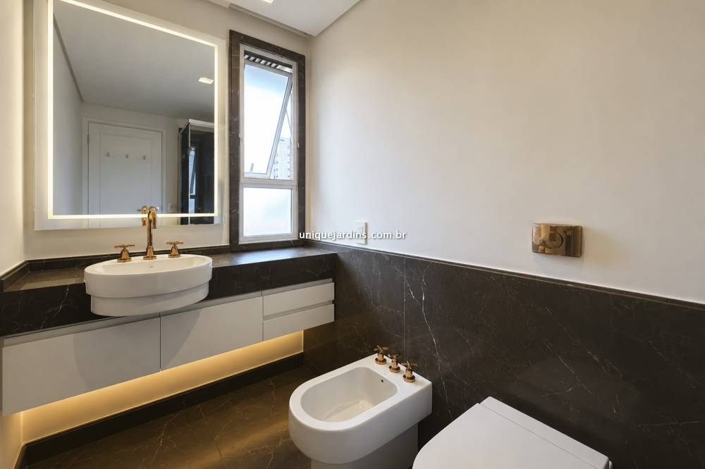 Apartamento à venda na Rua SabujiJardim Europa - 999-apartamento-jardim-europa-sao-paulo-213729-0.jpg