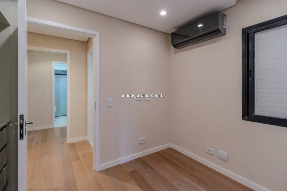 Apartamento à venda na Rua HelenaVila Olímpia - 999-apartamento-vila-olimpia-sao-paulo-121410-0.jpg