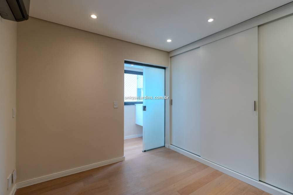 Apartamento à venda na Rua HelenaVila Olímpia - 999-apartamento-vila-olimpia-sao-paulo-121410-1.jpg